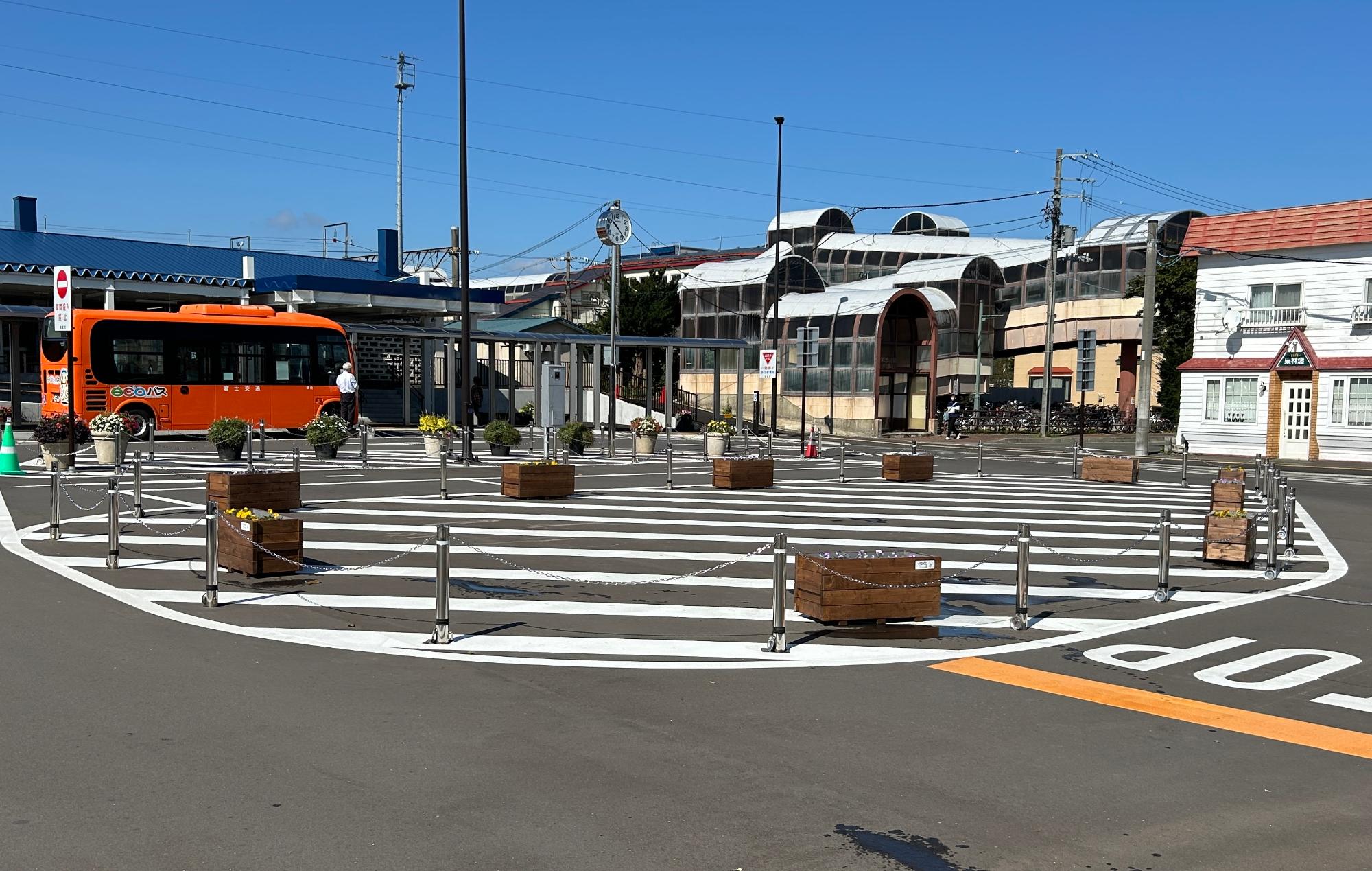 島松駅前プランター