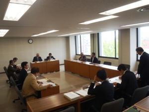 第2回恵庭駅西口土地区画整理審議会にて意見を述べている写真