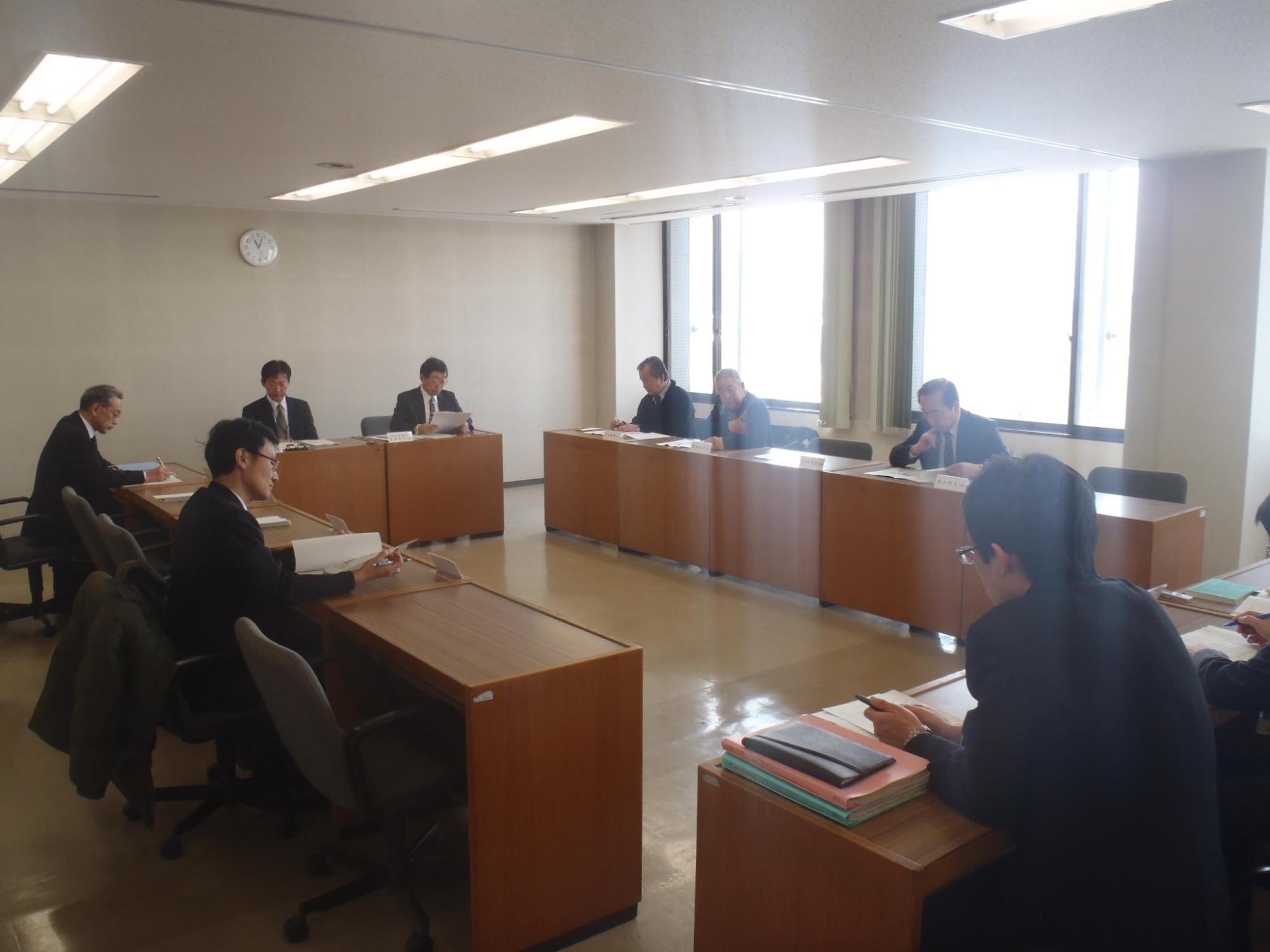 第4回恵庭駅西口土地区画整理審議会が開催されている写真
