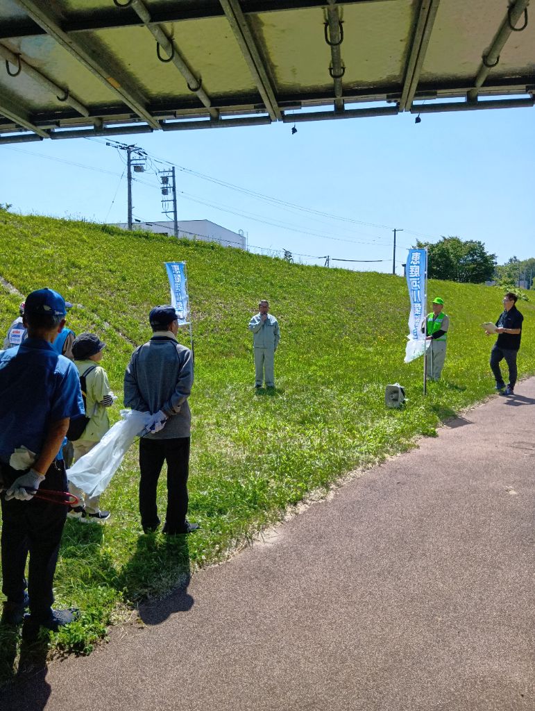 r8rivercleanup1