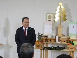 安全祈願祭で挨拶をする原田市長の写真