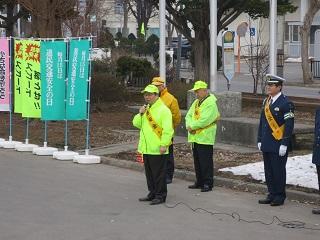 春の全国交通安全運動セーフティーコールが行われ挨拶をしている原田市長の写真