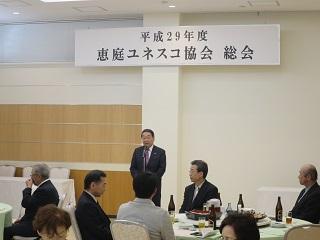 「恵庭ユネスコ協会総会」にて挨拶をしている原田市長の写真2