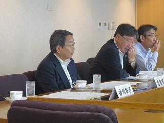 理事会に出席する原田市長の写真
