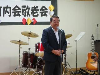 「敬老会祝賀行事」で挨拶する原田市長の写真