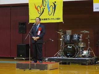 「車椅子レクダンス・ふれあいフェスティバル全国大会」で挨拶する原田市長の写真