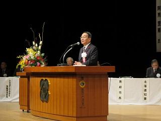 第49回がん予防道民大会で挨拶する原田市長の写真