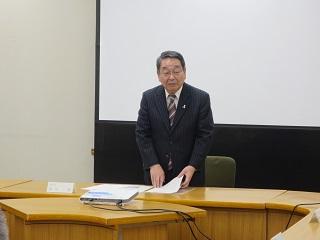 「第2回恵庭市総合教育会議」にて挨拶をしている原田市長の写真2