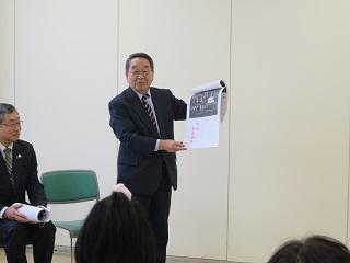 「特別支援学級合同カレンダー贈呈」にてお礼の言葉を述べる原田市長の写真