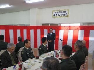 「南恵庭駐屯地成人祝賀行事」にて挨拶をしている原田市長の写真