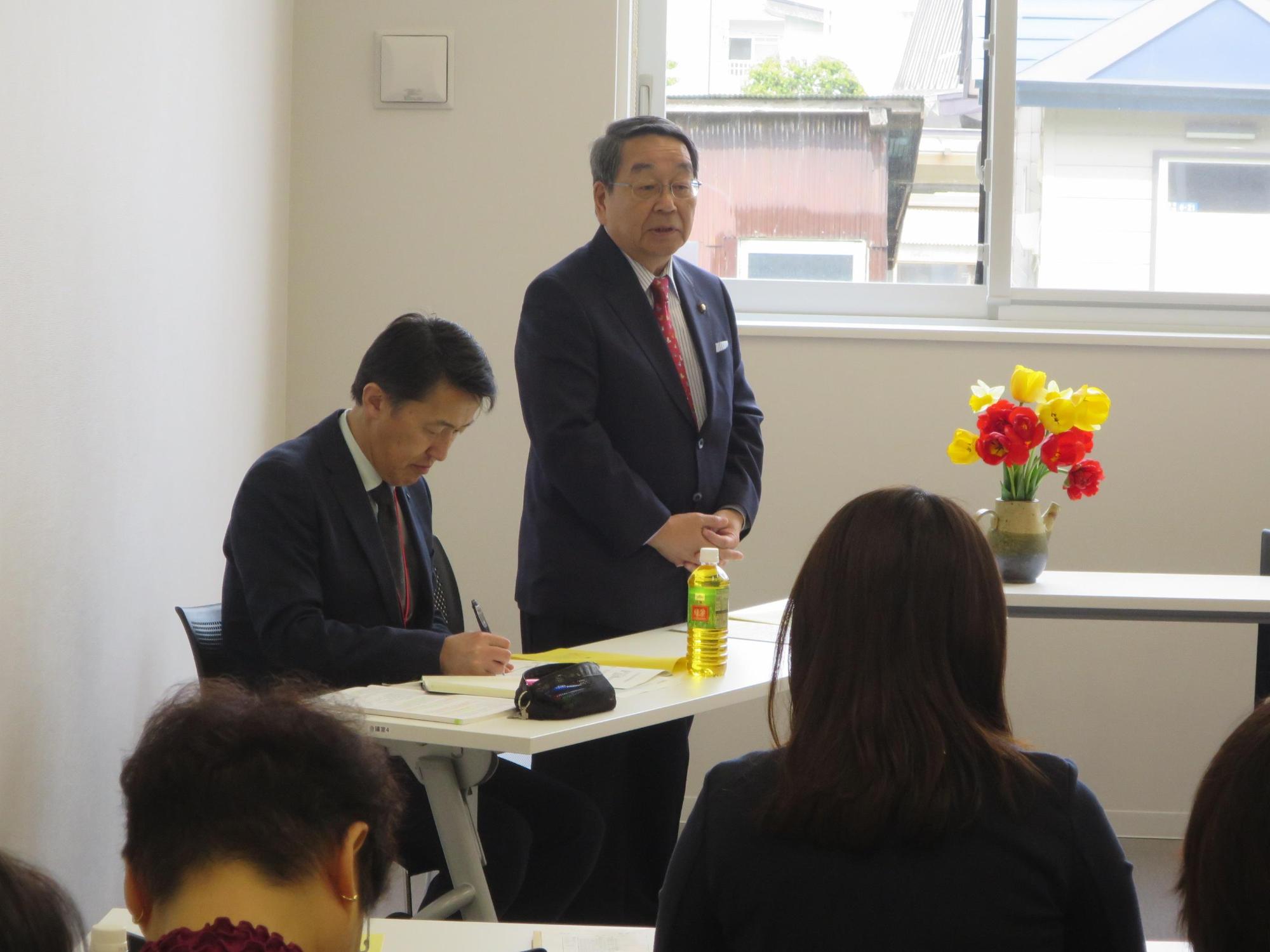 「女性ネットワークえにわ総会」にて挨拶をしている原田市長の写真