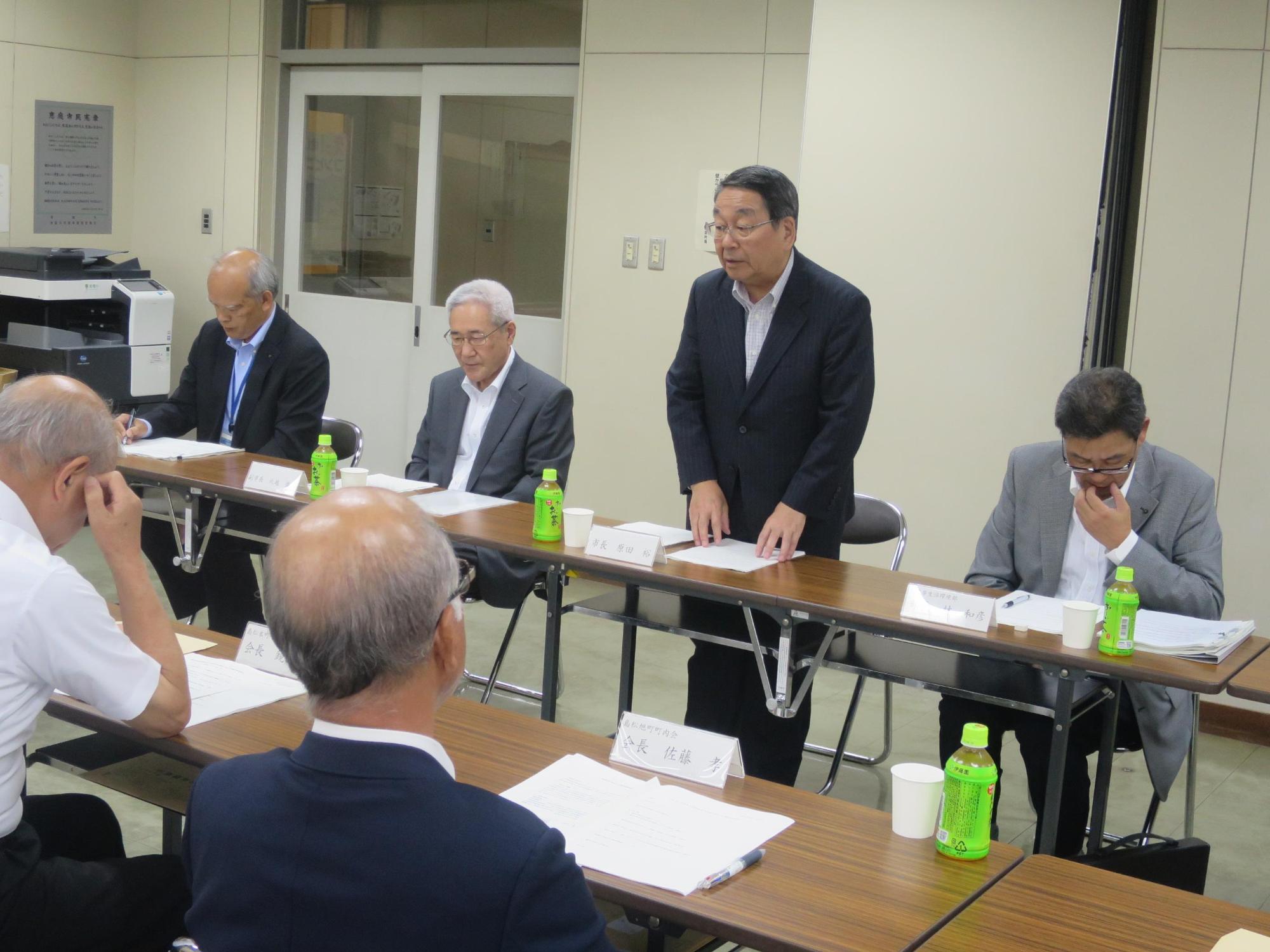 「島松町内会連合会との意見交換会」にて意見の述べてい原田市長の写真