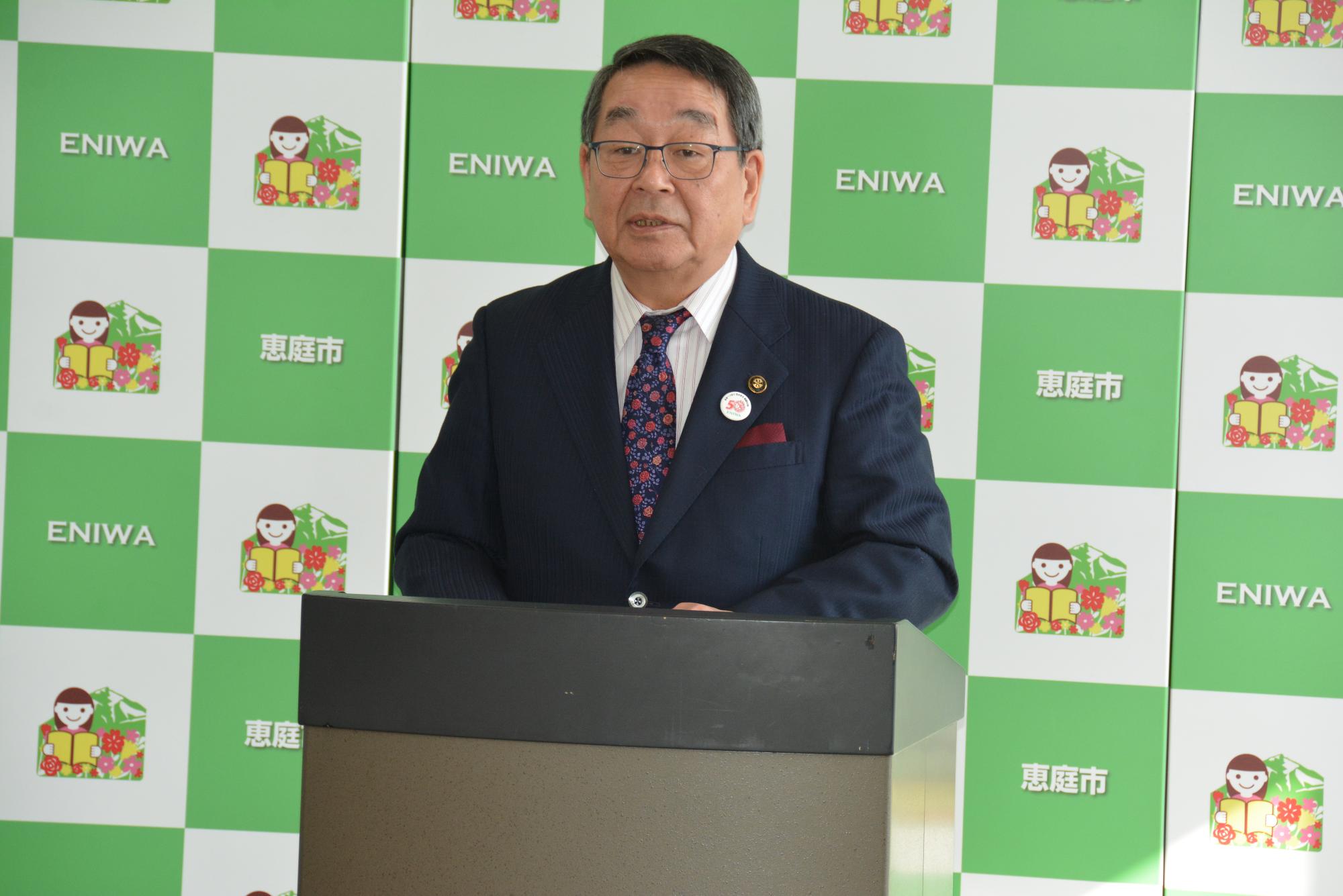 予算の概要を説明する原田市長