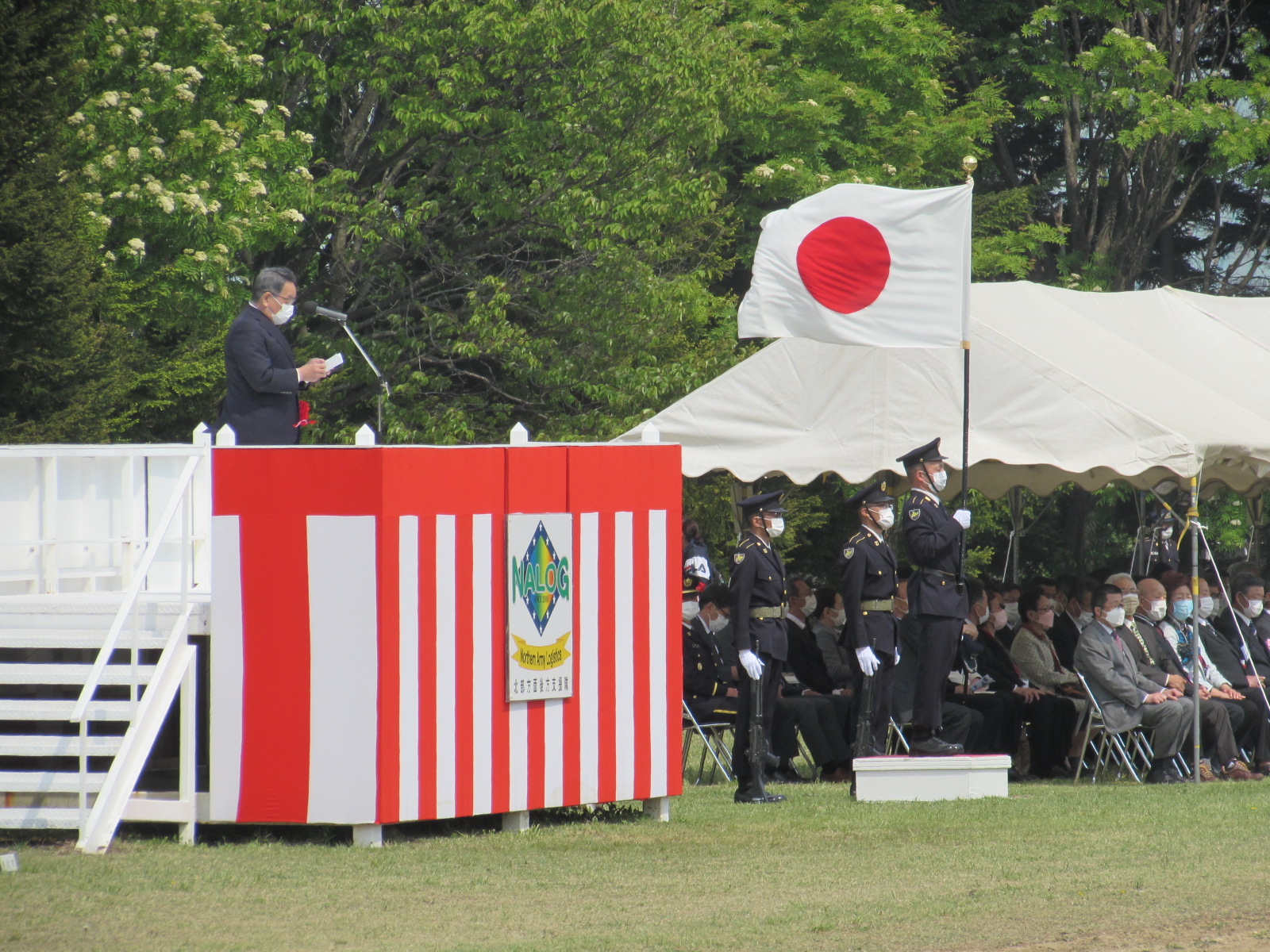北部方面後方支援隊記念行事で挨拶する原田市長