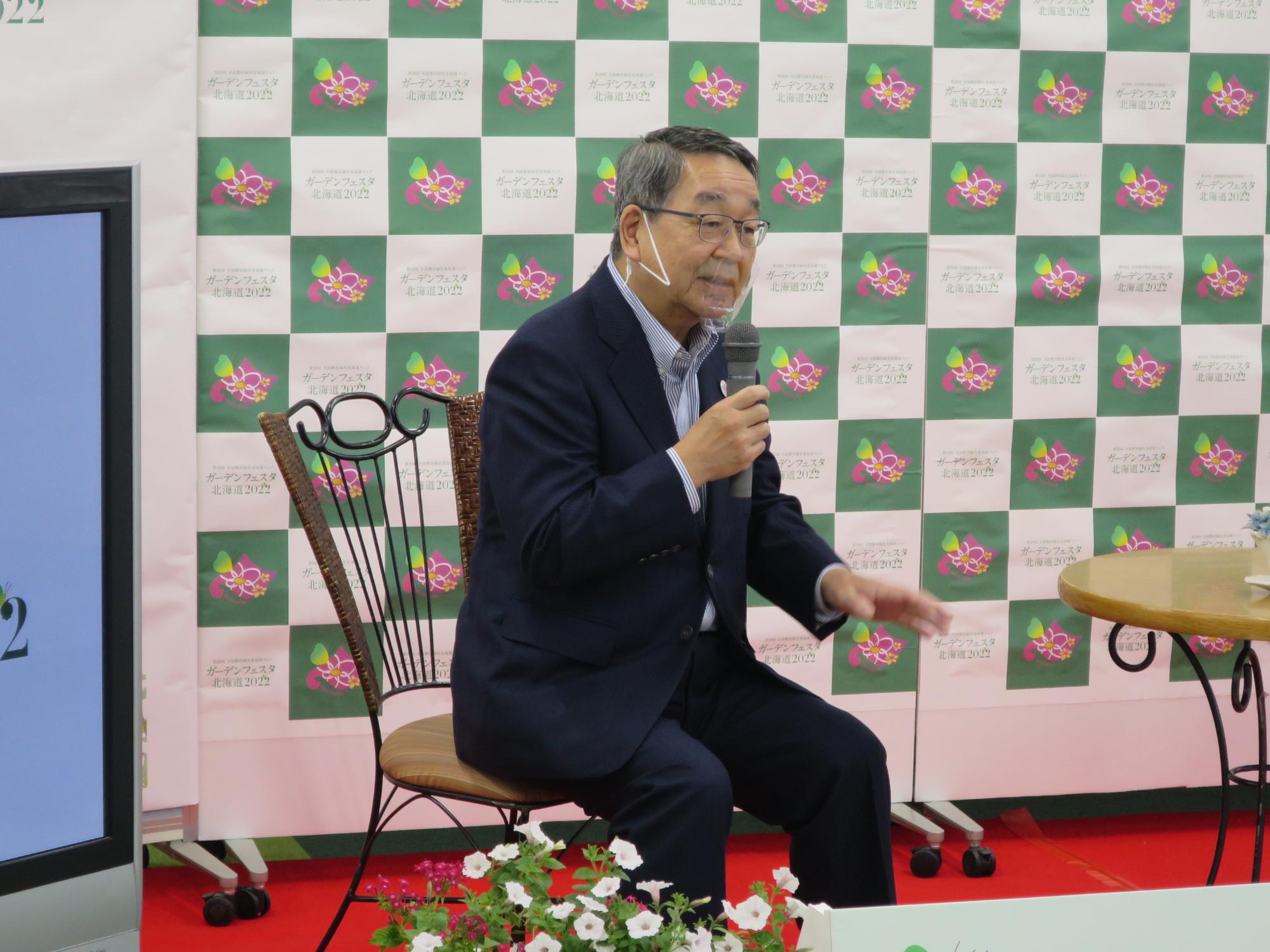 緑化フェアに向けての質問に答える原田市長