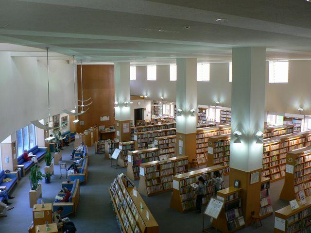 省エネ改修後の図書館内の写真