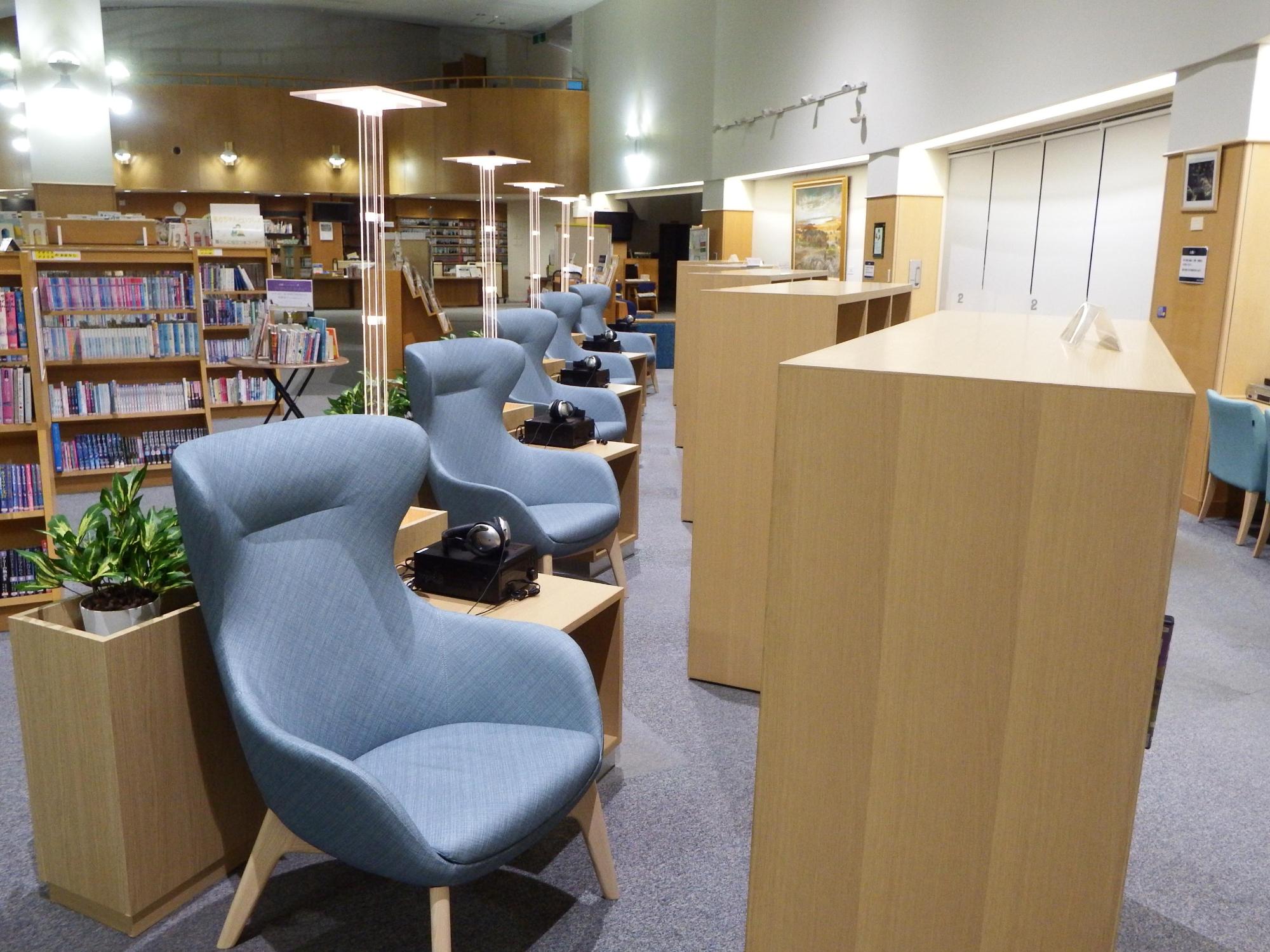 恵庭市立図書館のAV資料視聴スペースの写真